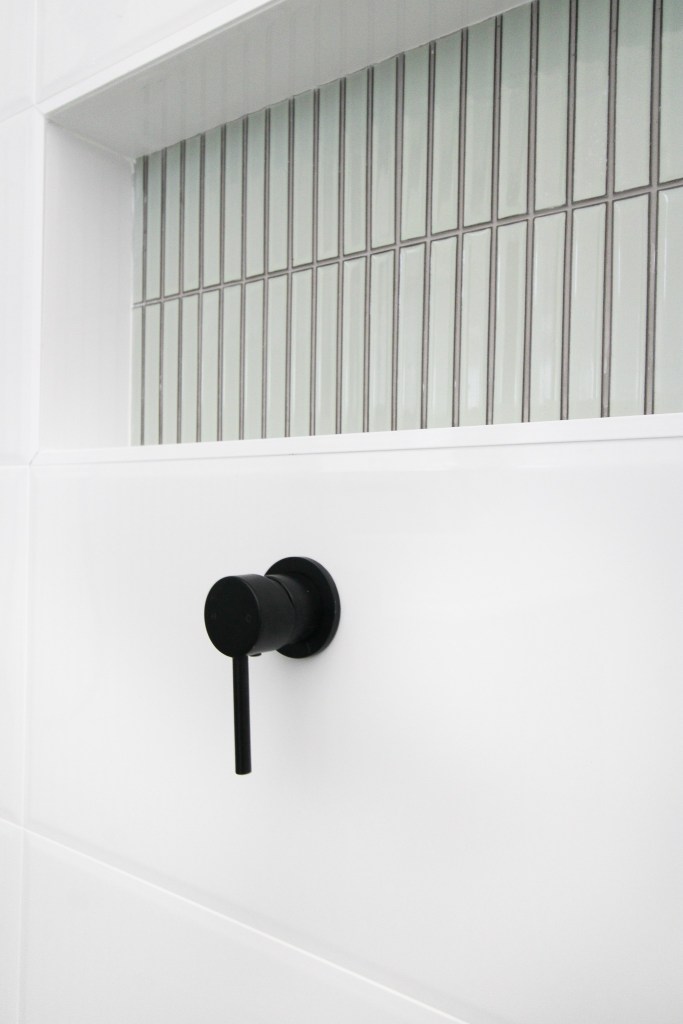 Bathroom tile edge protection using metal trim