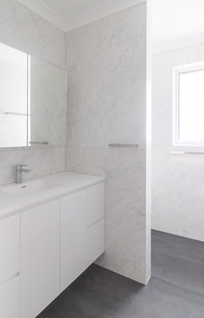 open-shower-no-screen-bathroom