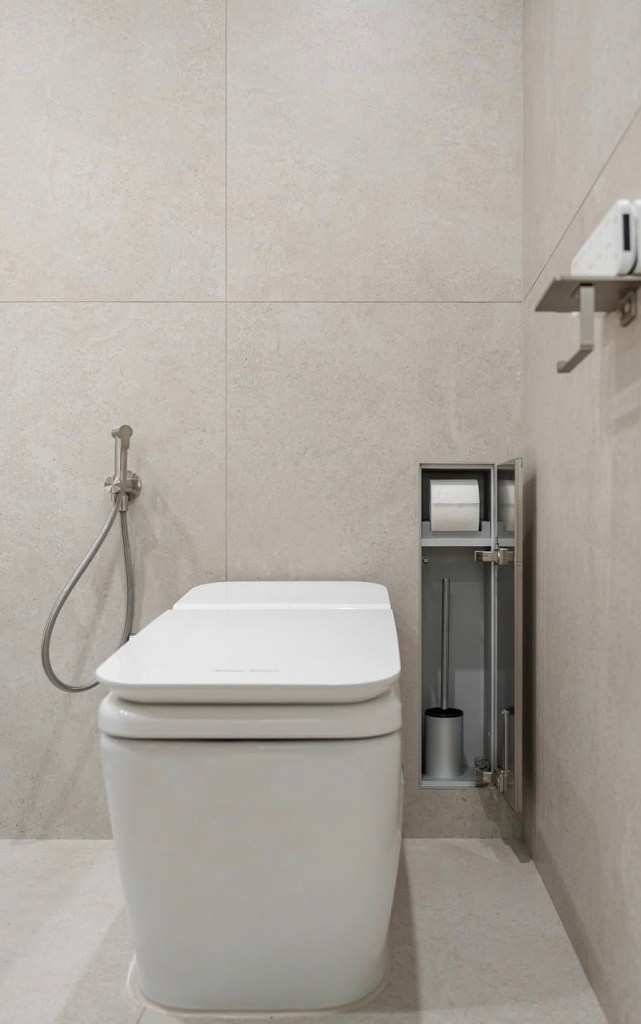 Small Bathroom Storage Trends