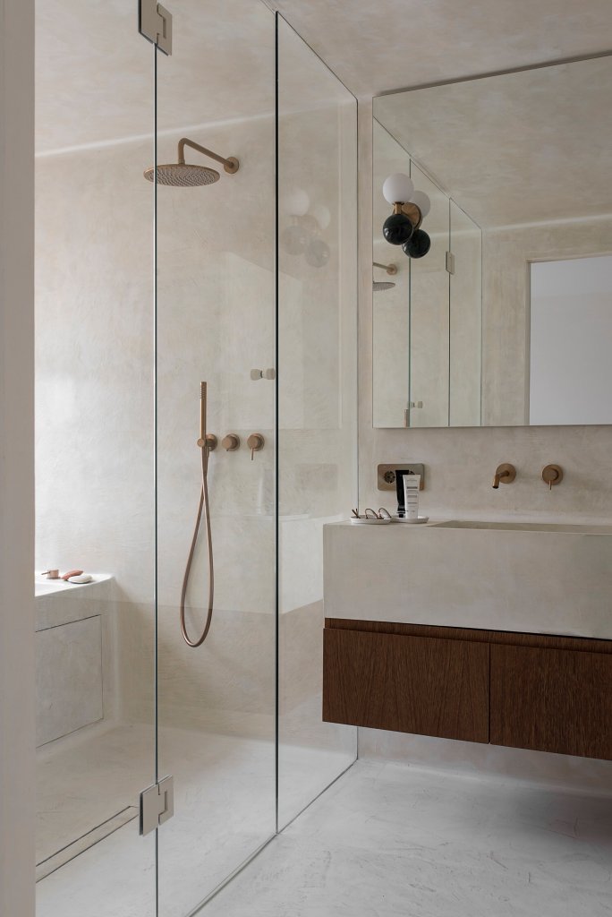 Tadelakt waterproof plaster used on bathroom walls