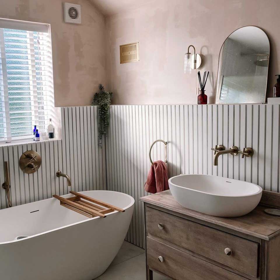 VJ panels on bathroom walls for coastal style