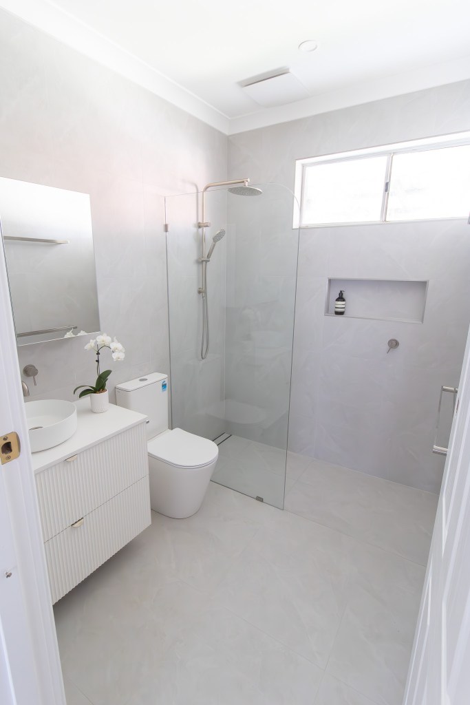 best small bathroom layout with no bath